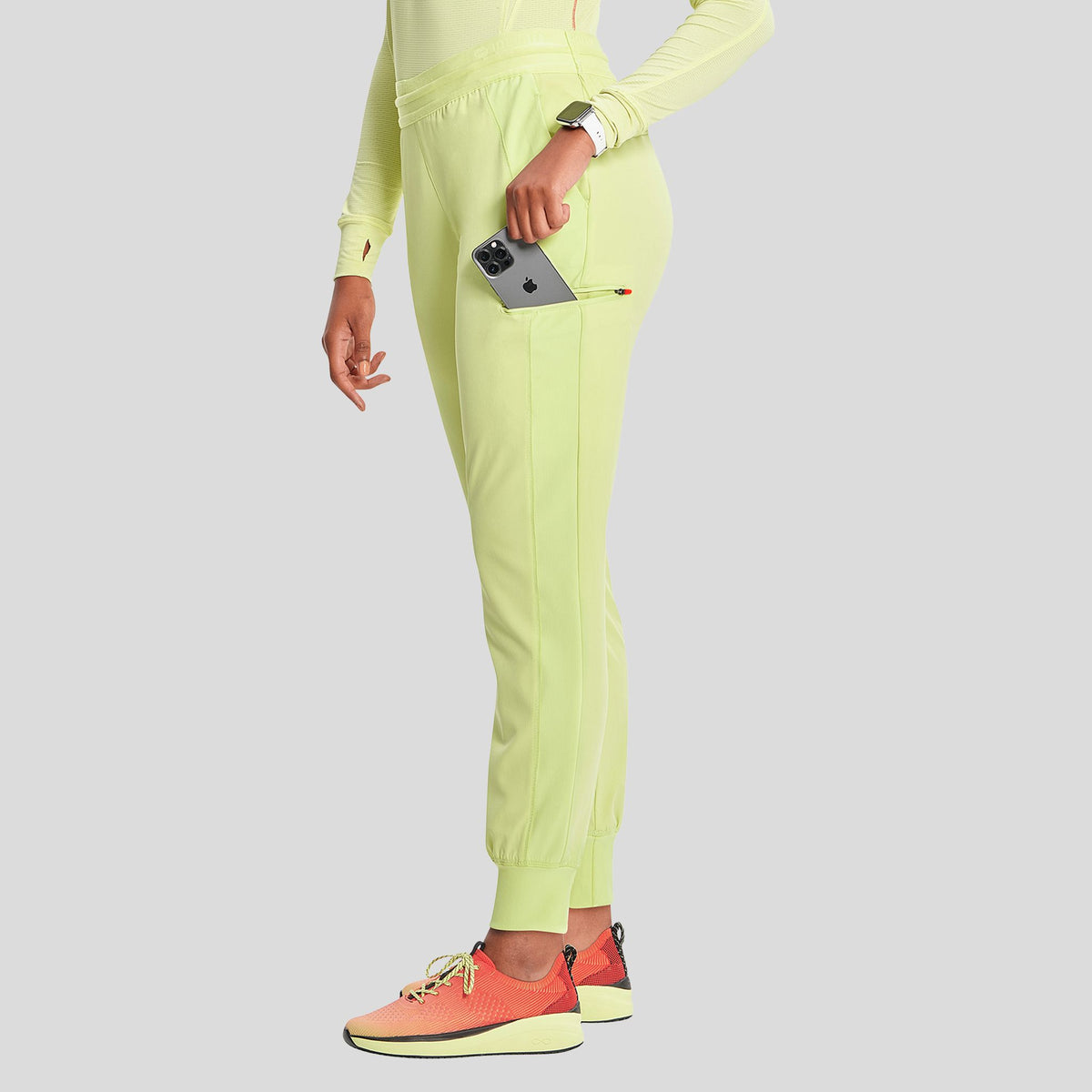 IN_INFINITY_GNR8_MIDRISEJOGGER_122A_GREENENERGY_LEFT2