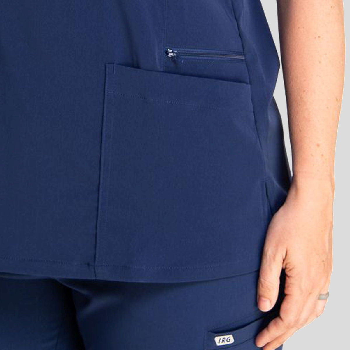 IRG_Elevate_181002_navy_detail