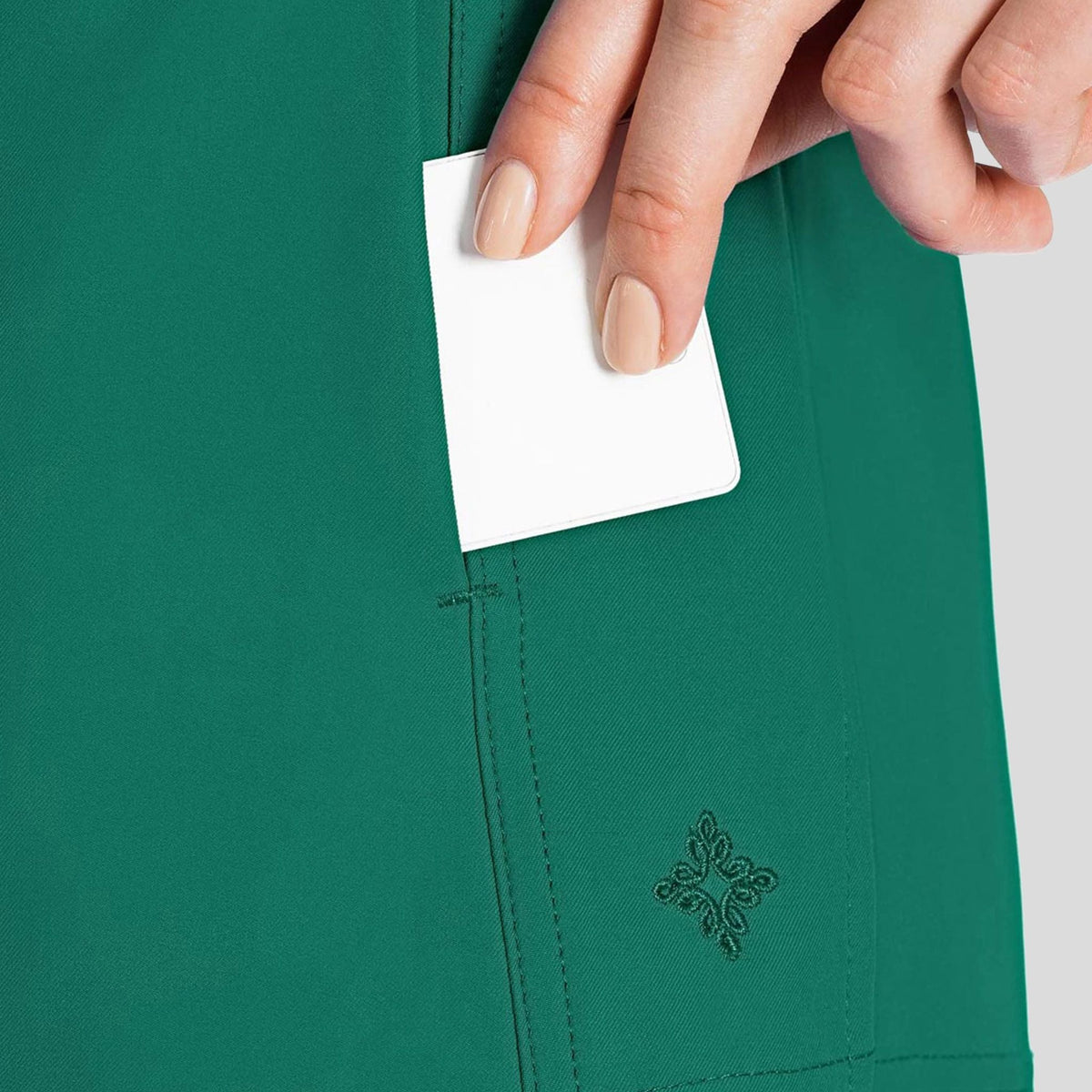 MedCouture_Insight_MC2468_HUNTER_DETAIL