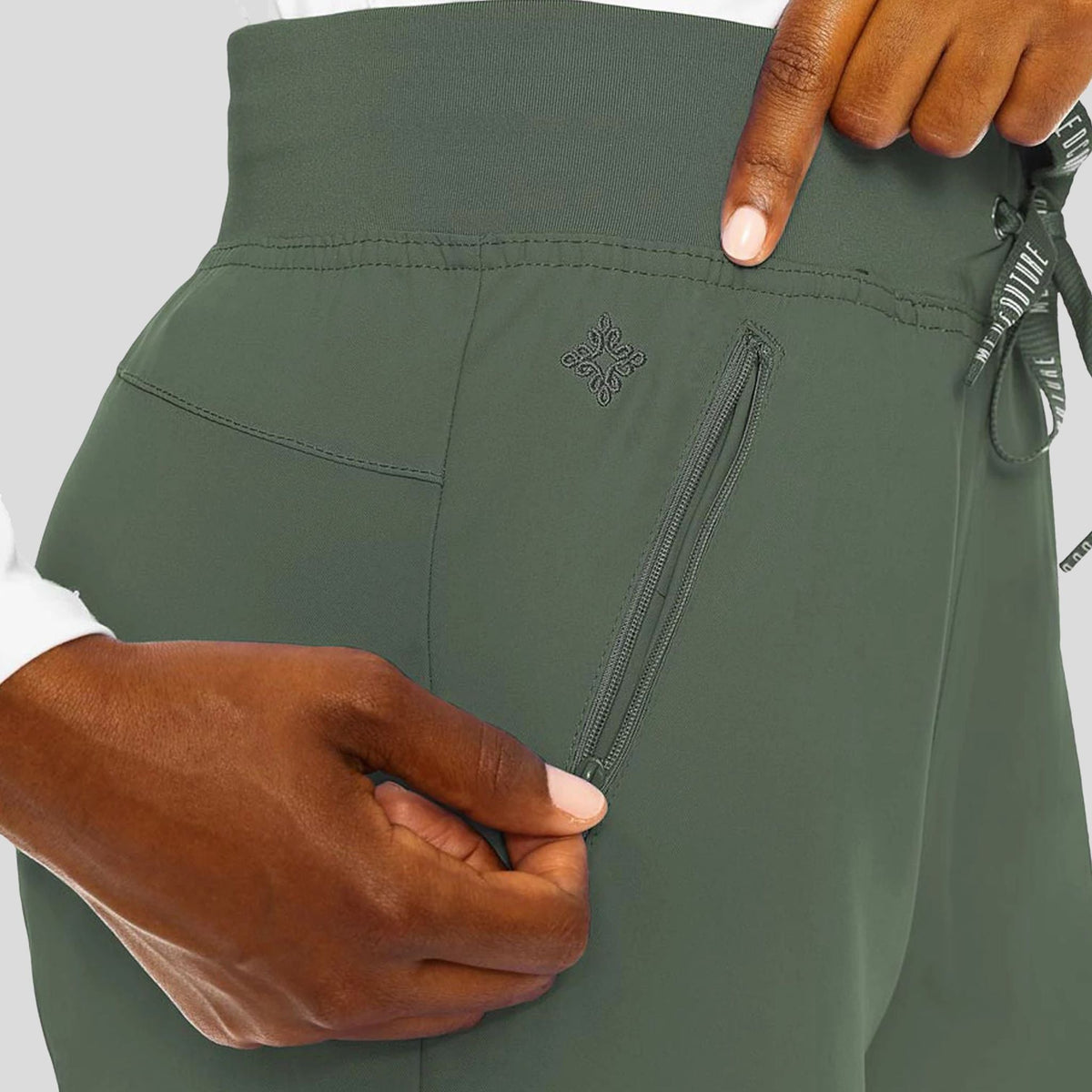 MedCouture_Insight_MC2702_olive_detail