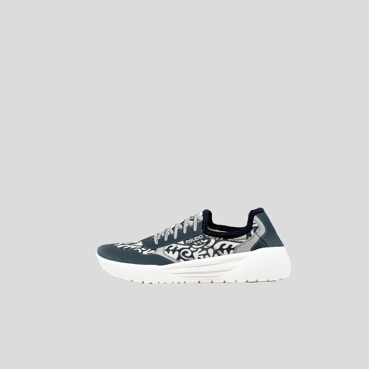 Court | Black/White